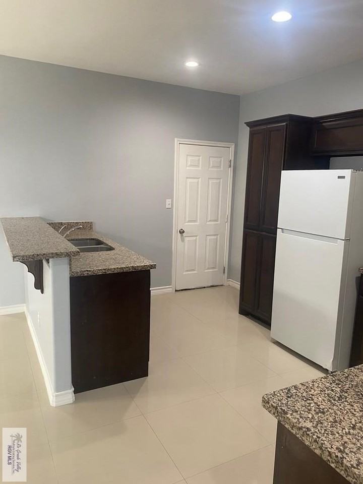 4409 Santee Dr Apt B - Photo 4 of 9