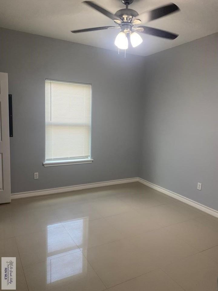 4409 Santee Dr Apt B - Photo 7 of 9