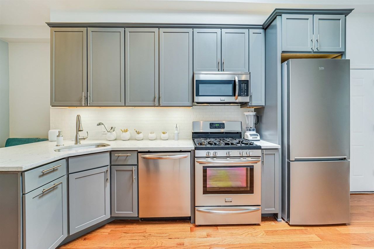 400 Madison St #7 - Photo 2 of 17