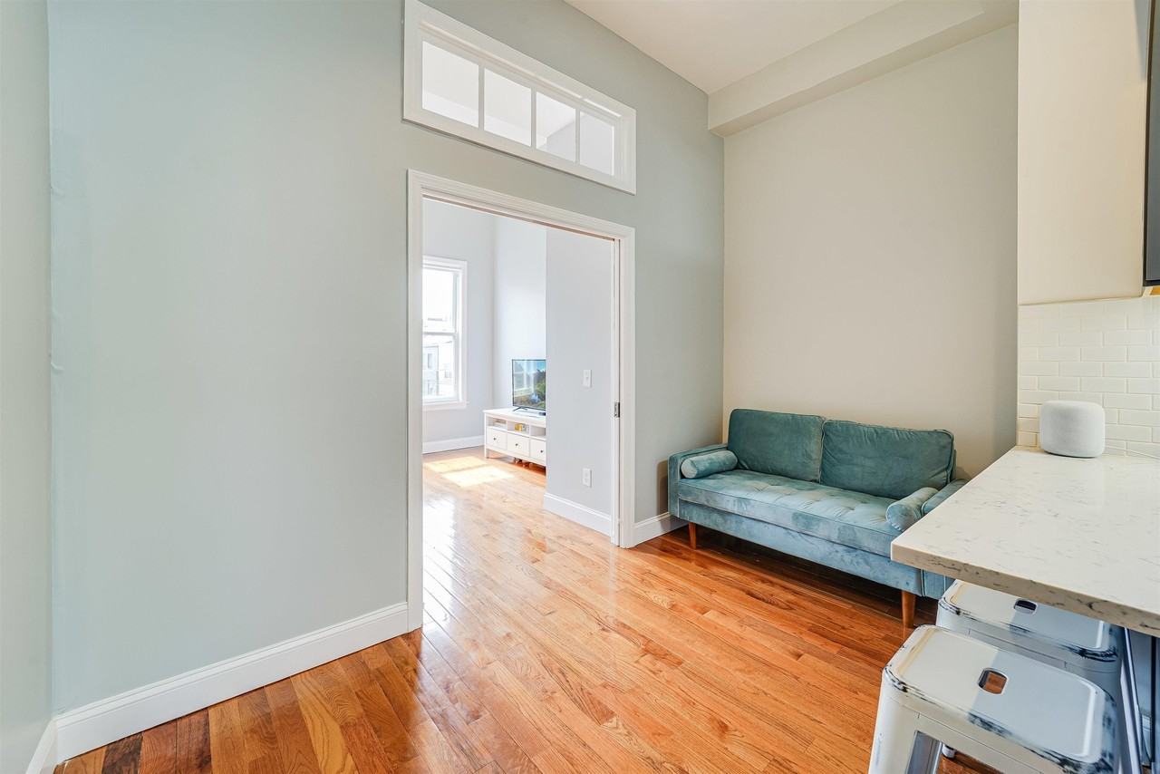 400 Madison St #7 - Photo 5 of 17