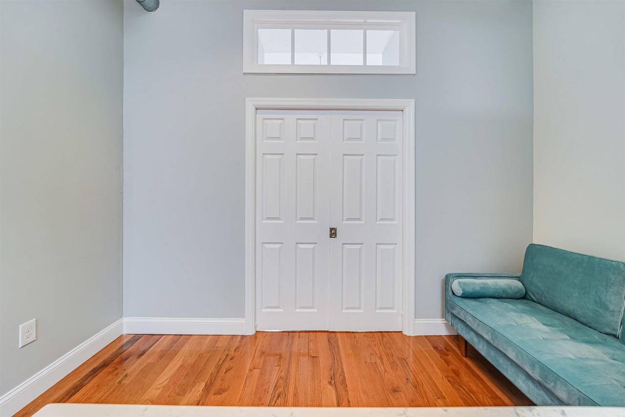 400 Madison St #7 - Photo 6 of 17