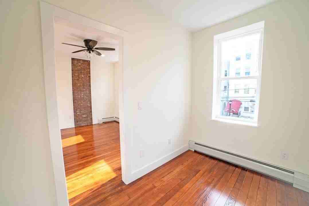 206 48th St #3 - Photo 3 of 21