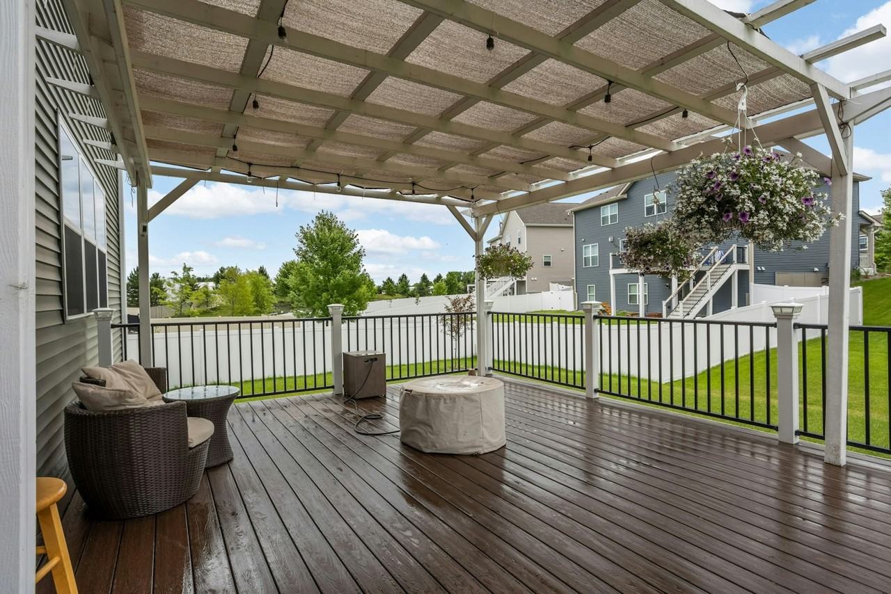 18925 41st Avenue North - Photo 4 of 37