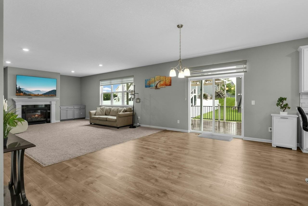 18925 41st Avenue North - Photo 5 of 37