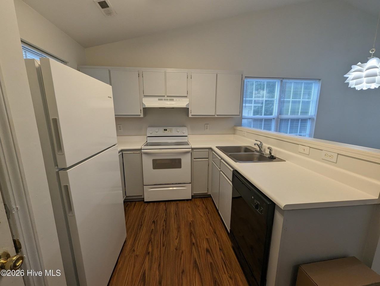 324 Saint Rosea Rd - Photo 4 of 15