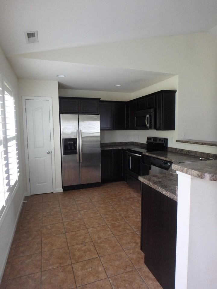 106 Farmgate Dr - Photo 2 of 25
