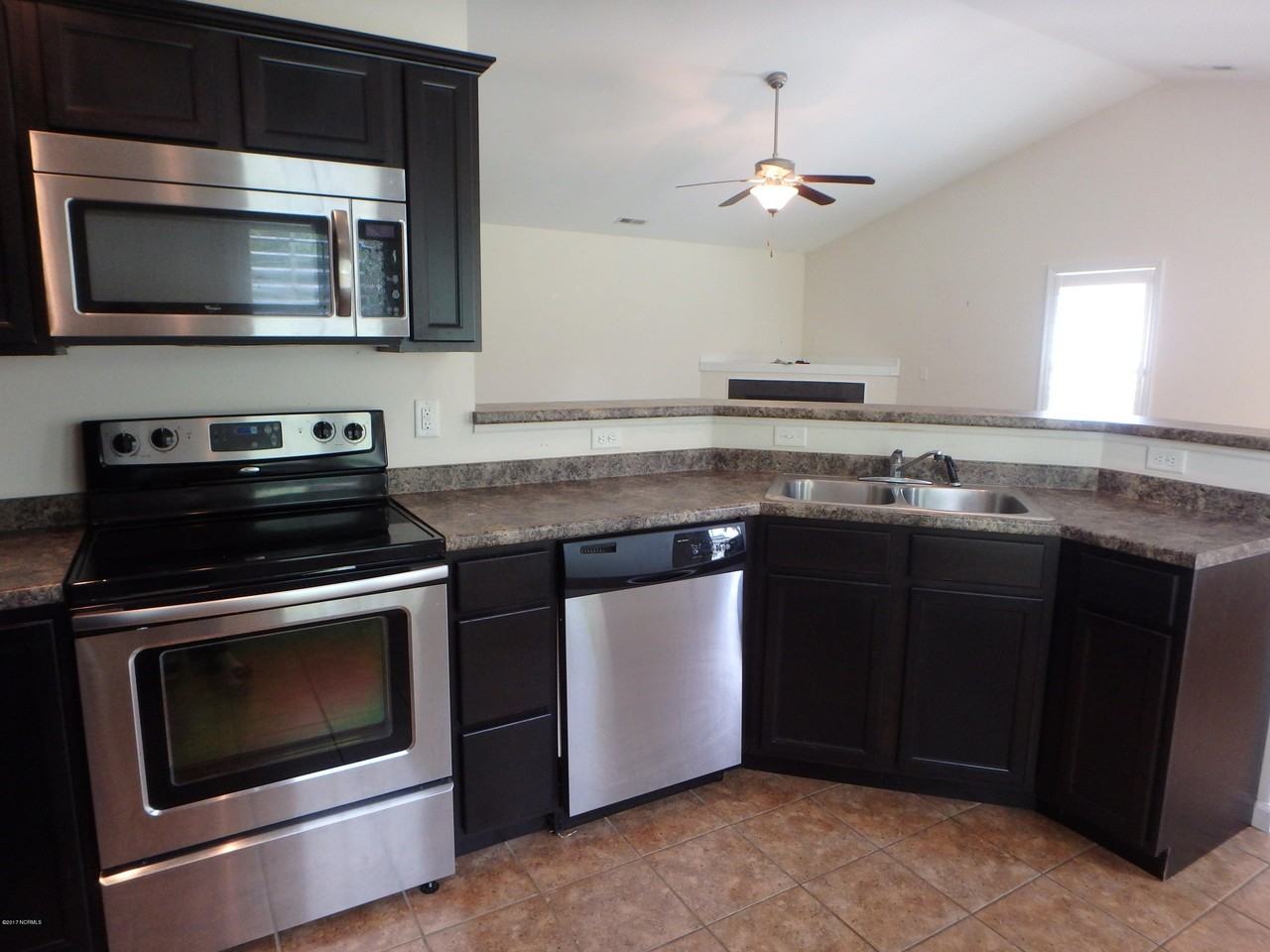 106 Farmgate Dr - Photo 4 of 25