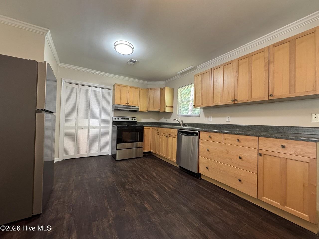 317 Covington Rd - Photo 4 of 17