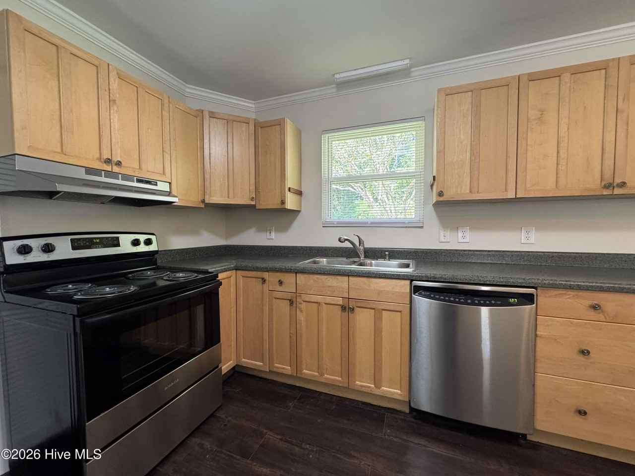 317 Covington Rd - Photo 5 of 17