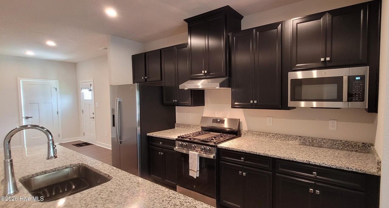 306 Spinnaker St #A - Photo 3 of 18