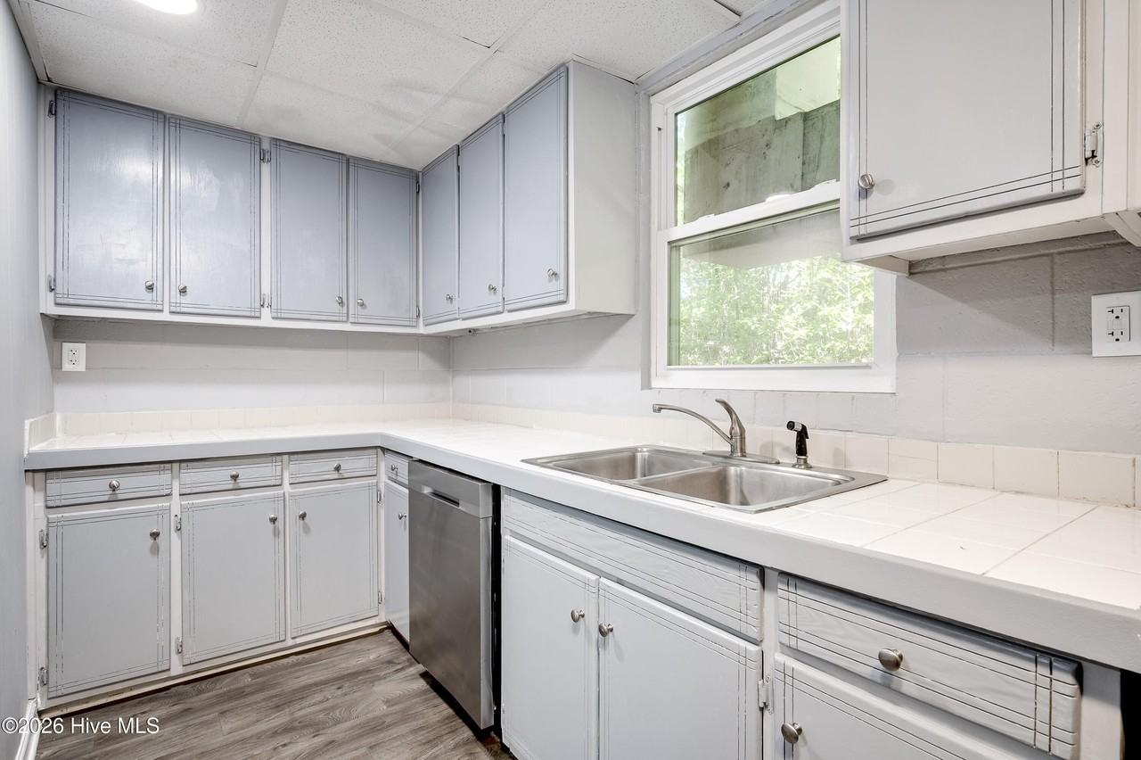 2107 Faircrest Ave #B - Photo 5 of 10