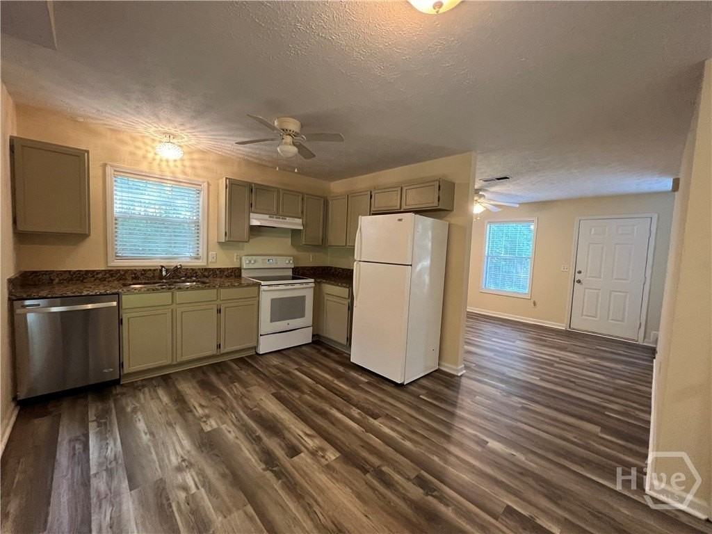 112 White Ter - Photo 3 of 11