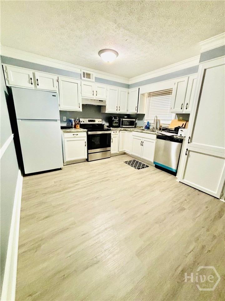 108 Barrington Dr #1 - Photo 6 of 19