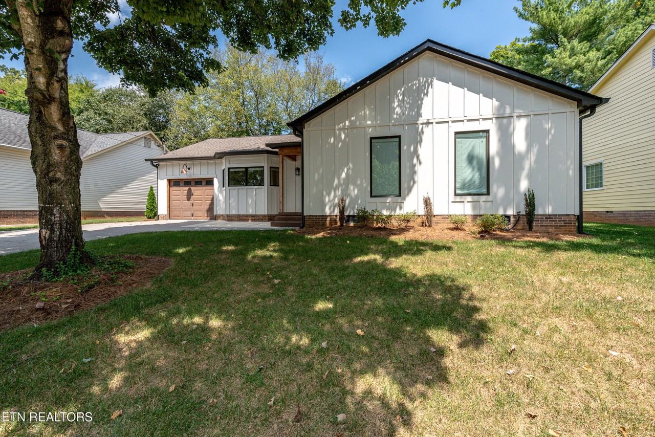 626 Copperfield Dr - Photo 2 of 35