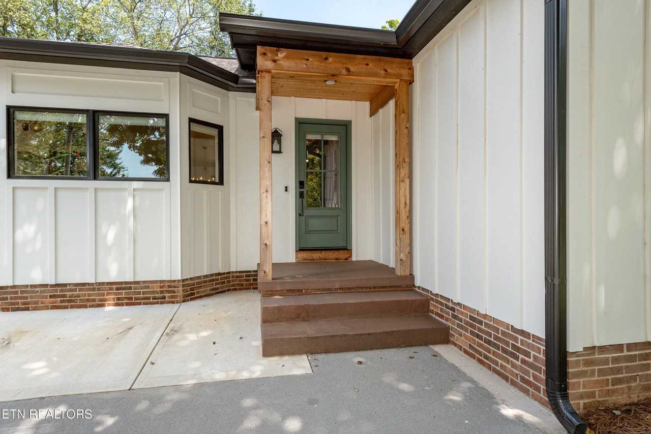 626 Copperfield Dr - Photo 3 of 35