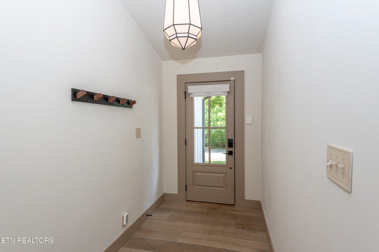 626 Copperfield Dr - Photo 4 of 35
