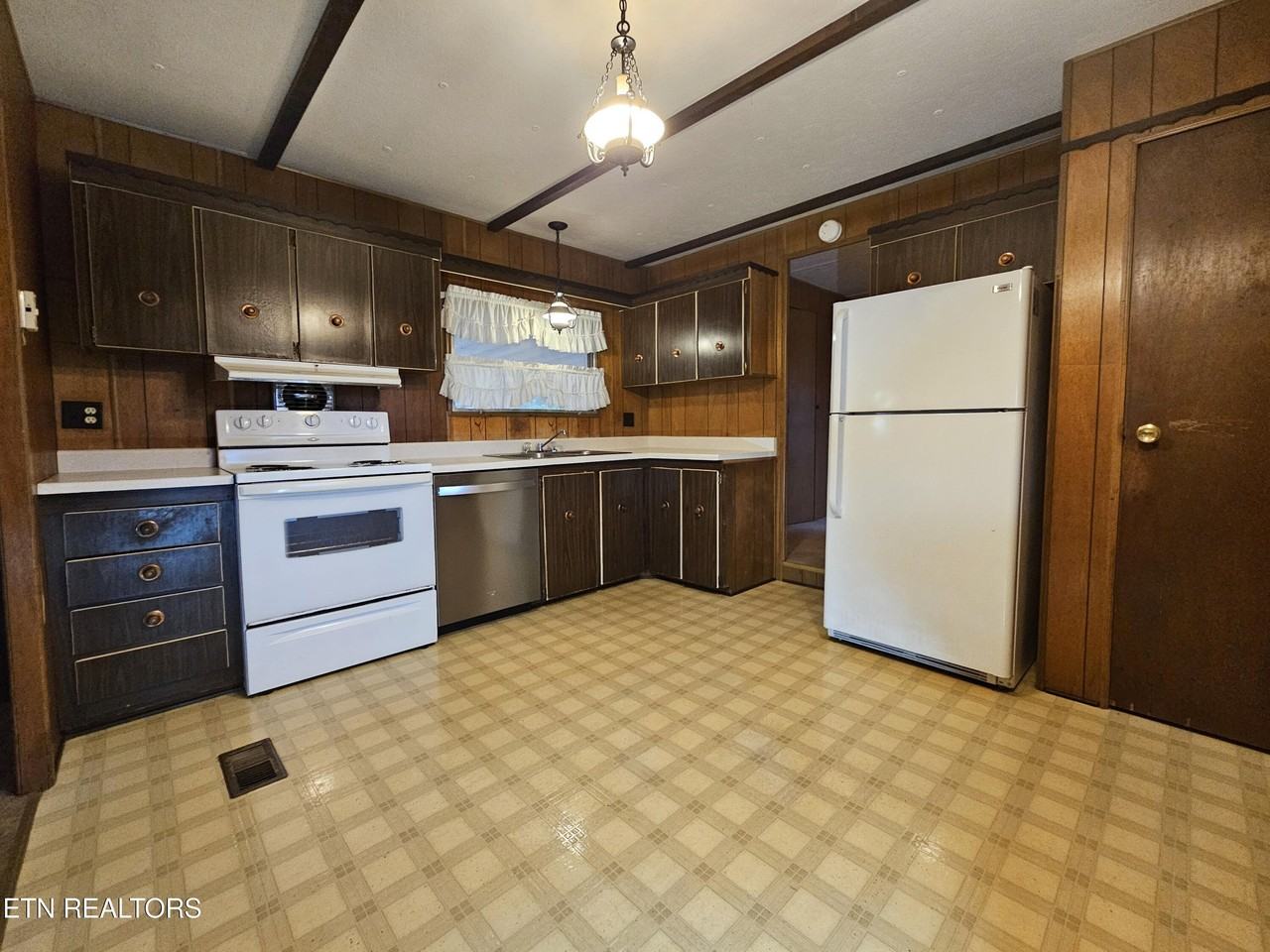 108 Overton Ln - Photo 6 of 12
