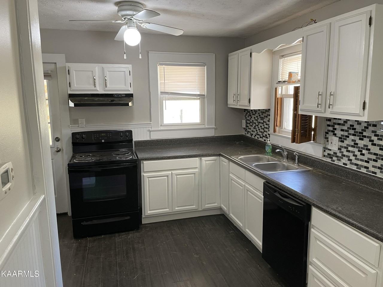 2314 Coker Ave - Photo 4 of 23