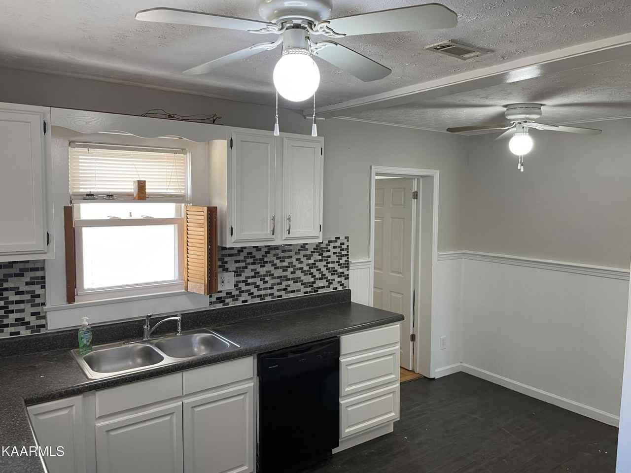 2314 Coker Ave - Photo 5 of 23