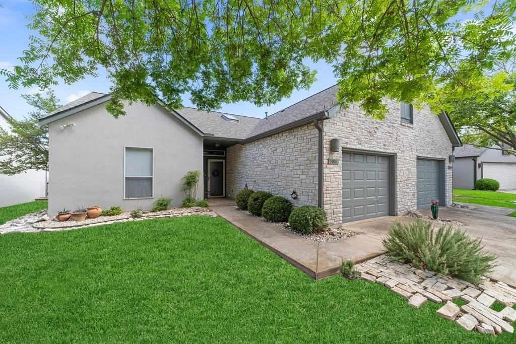1008 Edinburgh Dr - Photo 2 of 25