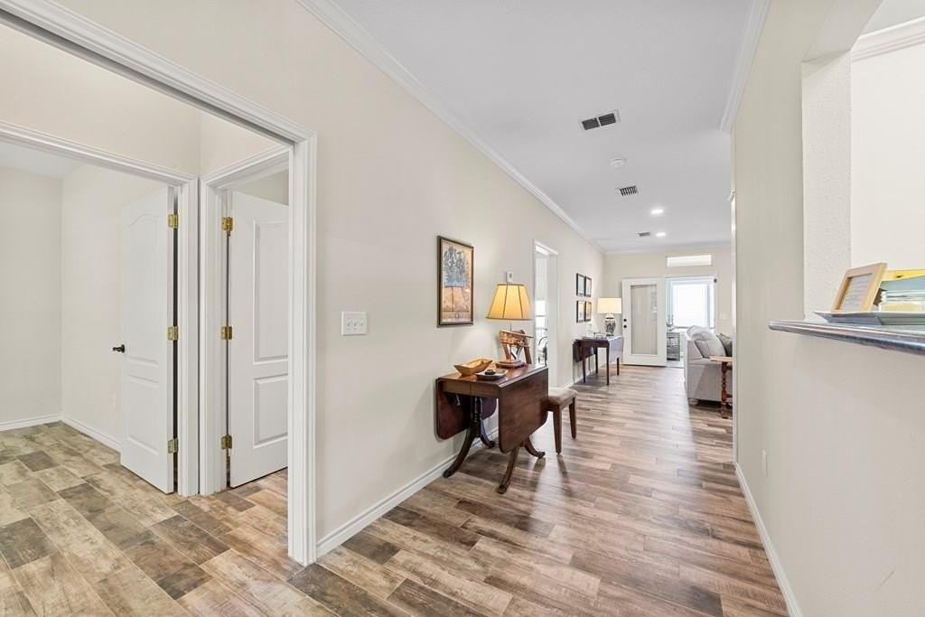 1008 Edinburgh Dr - Photo 3 of 25