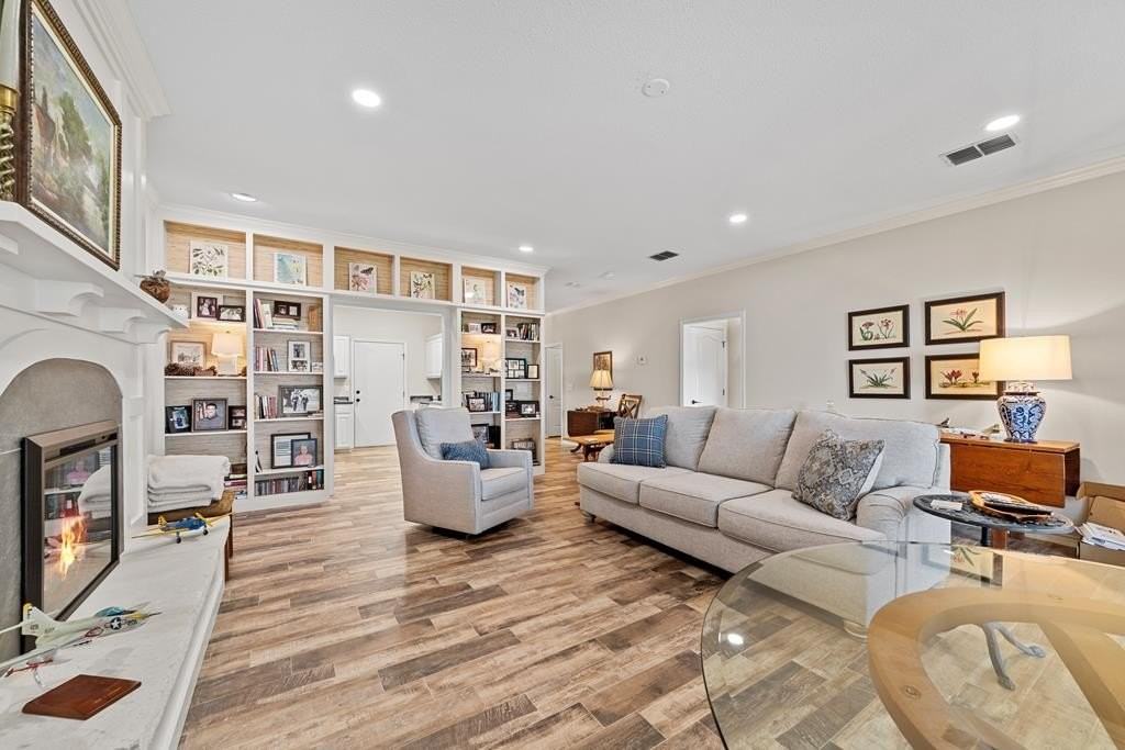 1008 Edinburgh Dr - Photo 7 of 25