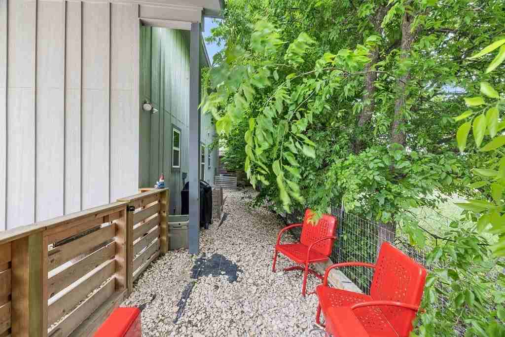 506 Burleson Blvd - Photo 3 of 19