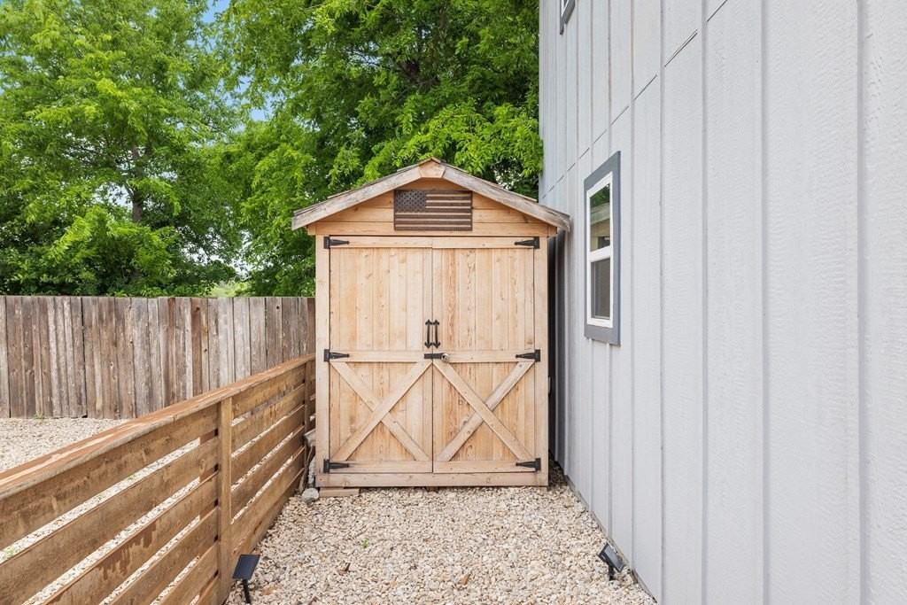 506 Burleson Blvd - Photo 4 of 19