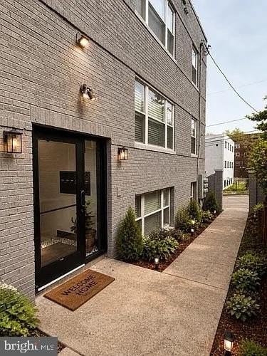 1615 28th Pl Se - Photo 2 of 6