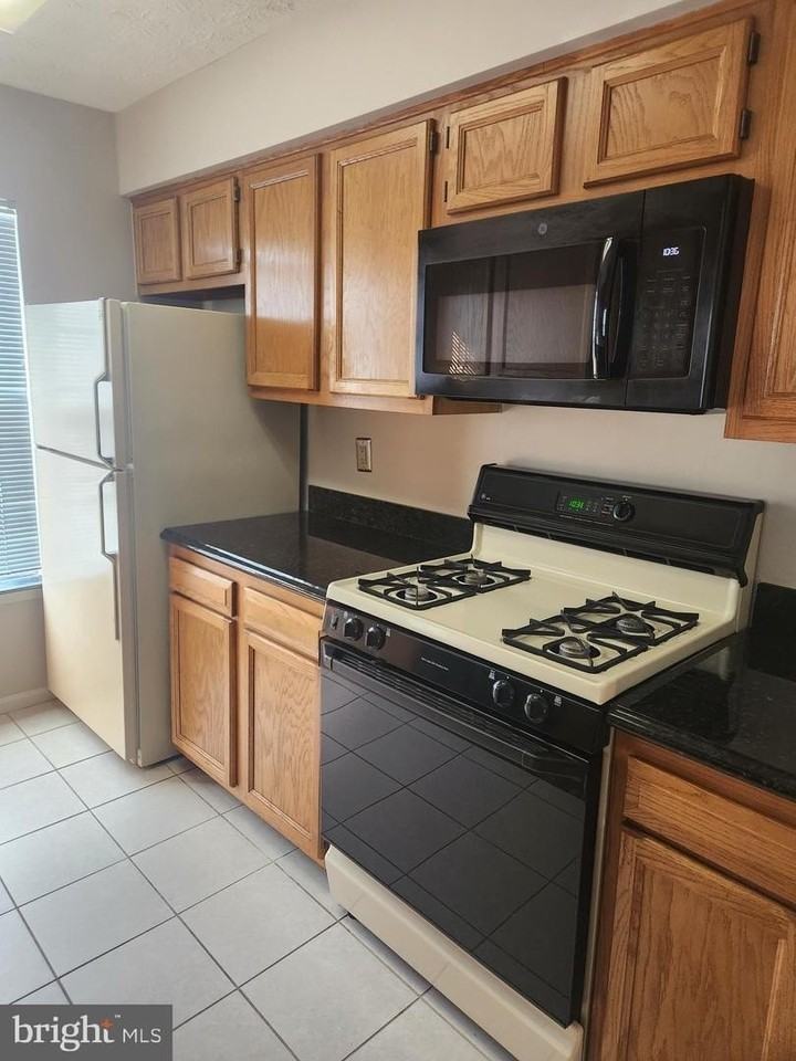 8941 Town Center Cir - Photo 7 of 10