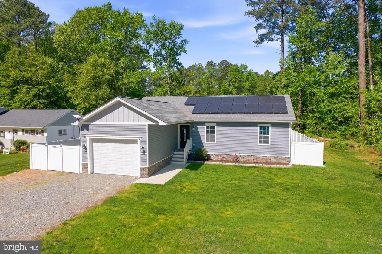 283 Shorewood Dr - Photo 2 of 38