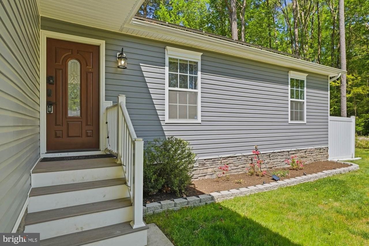 283 Shorewood Dr - Photo 4 of 38