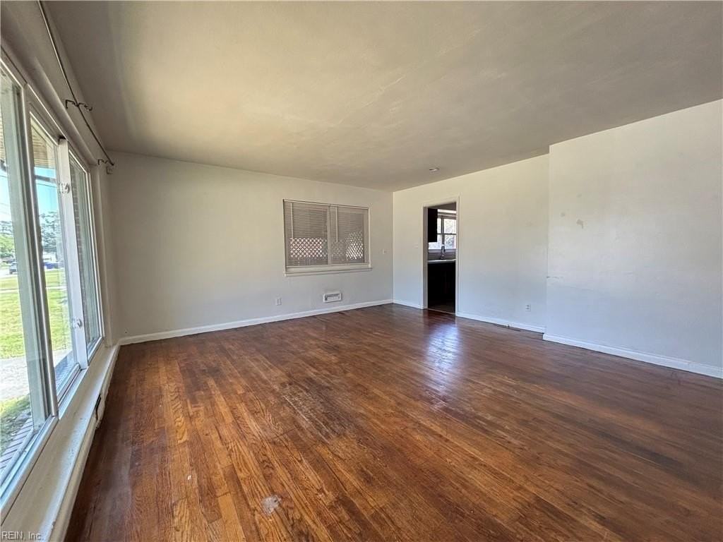 2901 E Malden Ave - Photo 5 of 20