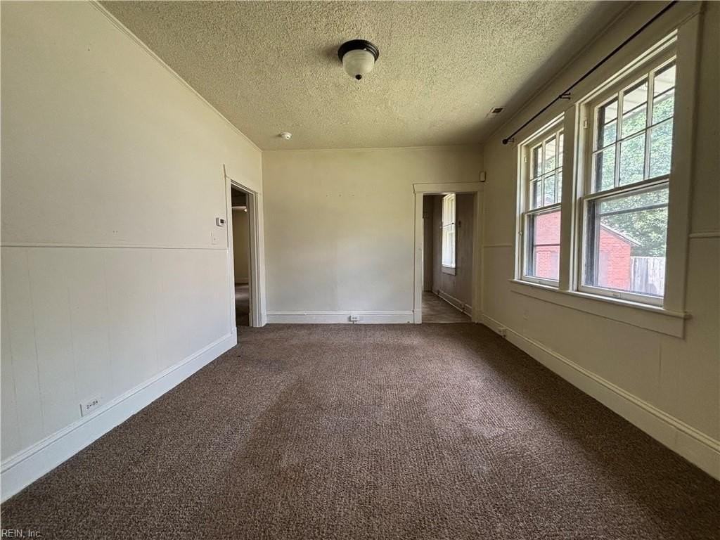 316 Constitution Ave - Photo 7 of 21