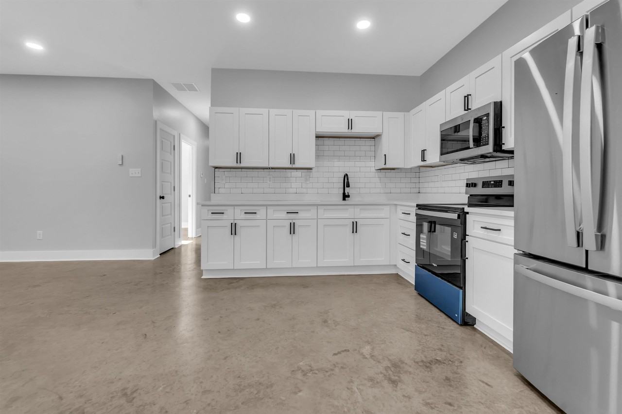 2132 Lyon Ave - Photo 6 of 23