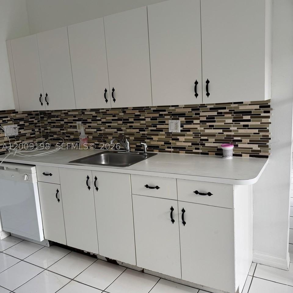 21215 Ne 9th Ct #4 - Photo 5 of 8