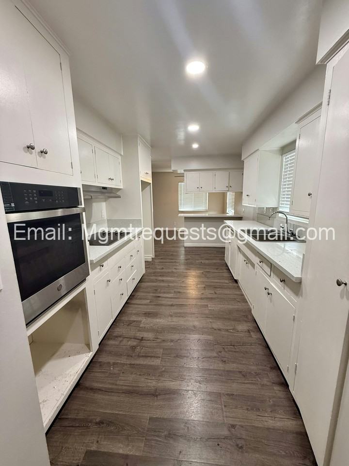 4250 Tenth Street, Unit 4250 - Photo 4 of 10