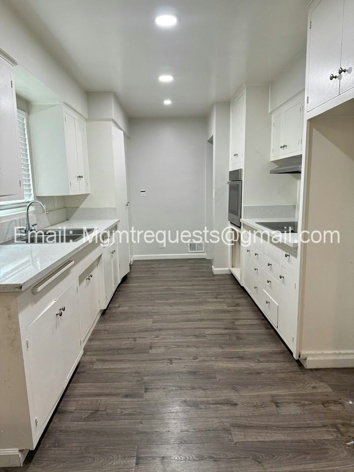 4250 Tenth Street, Unit 4250 - Photo 5 of 10