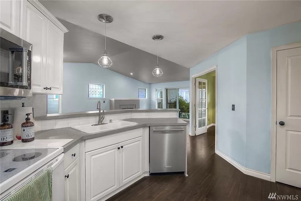 2168 Palisade Boulevard - Photo 7 of 11