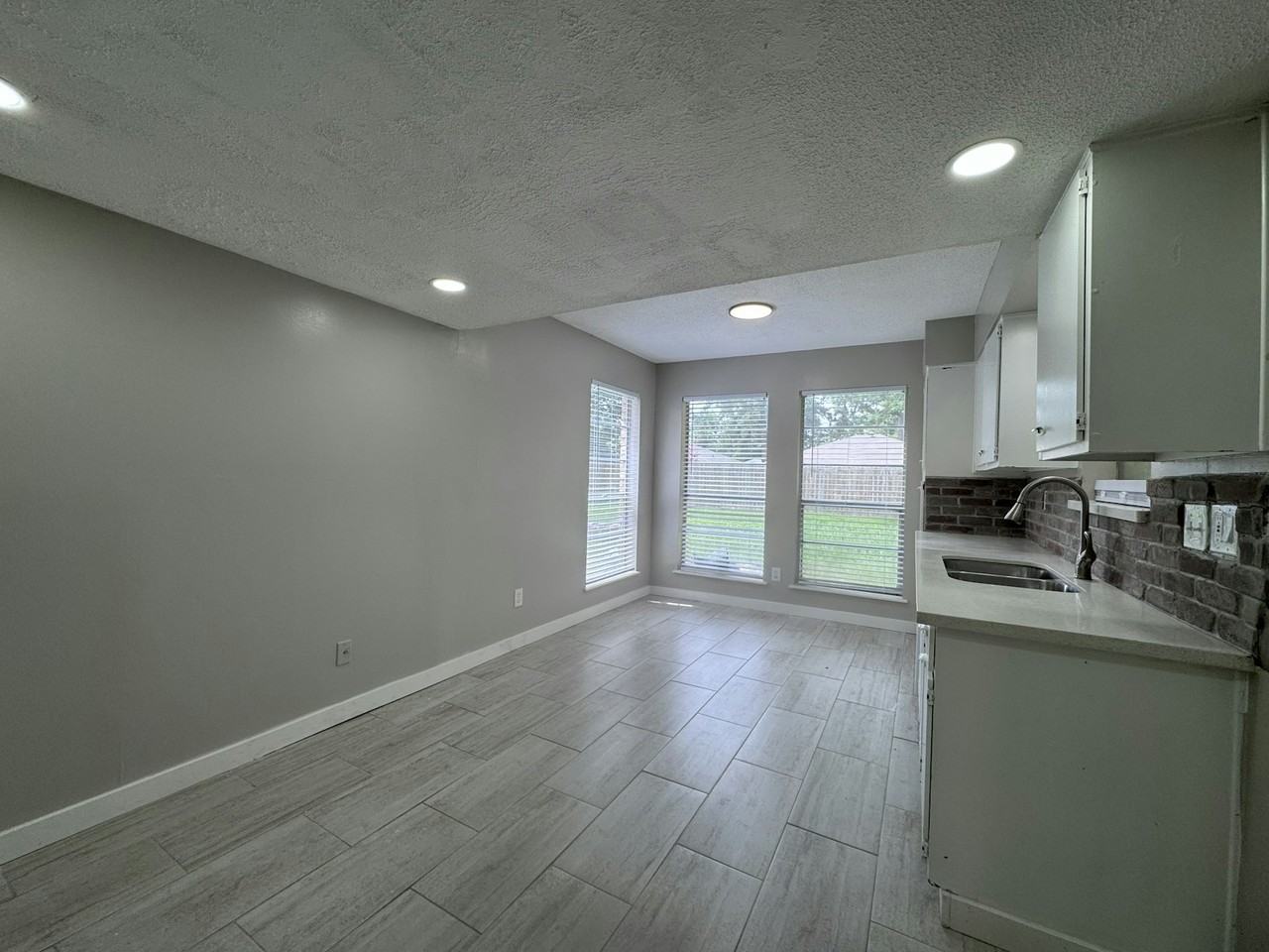 9414 Crystal Cove Circle - Photo 2 of 14