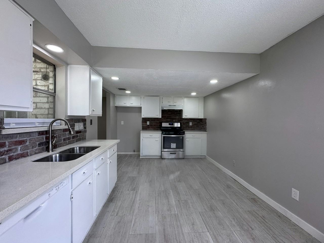 9414 Crystal Cove Circle - Photo 6 of 14