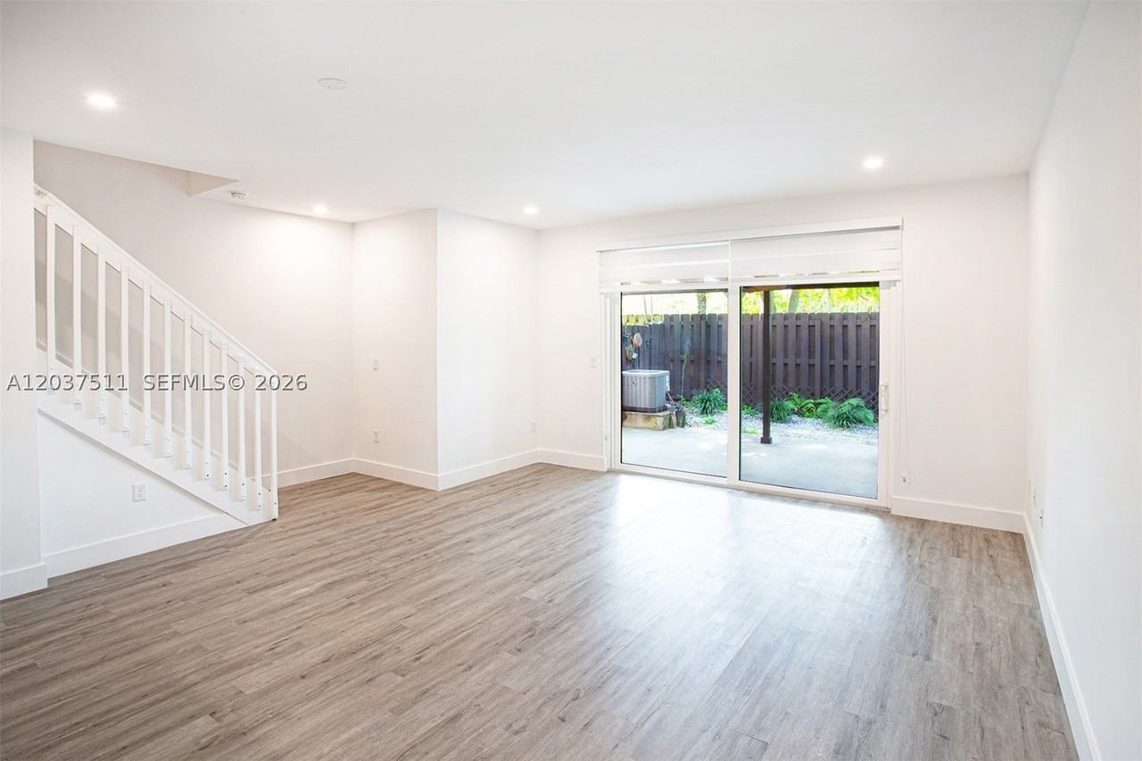 4234 Ne 9th St #4234 - Photo 3 of 20