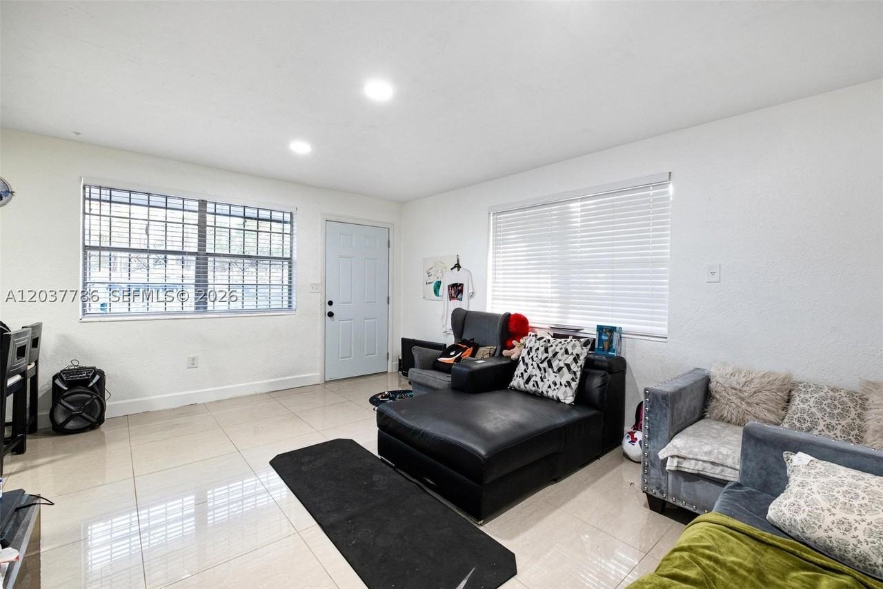 1519 Nw 40th St #1 - Photo 5 of 12