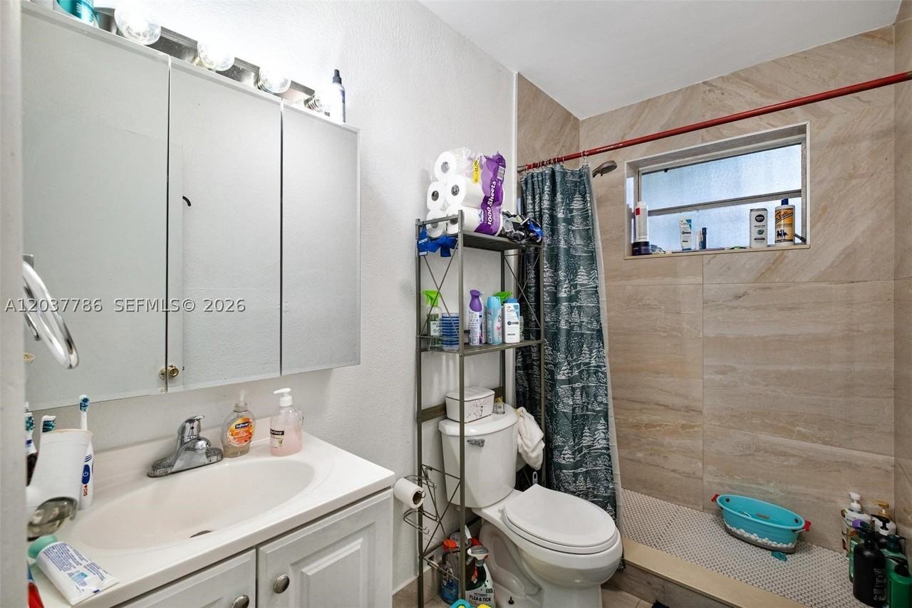 1519 Nw 40th St #1 - Photo 6 of 12