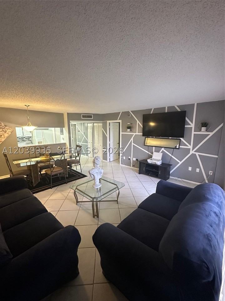 4158 Inverrary Dr #405 - Photo 4 of 19
