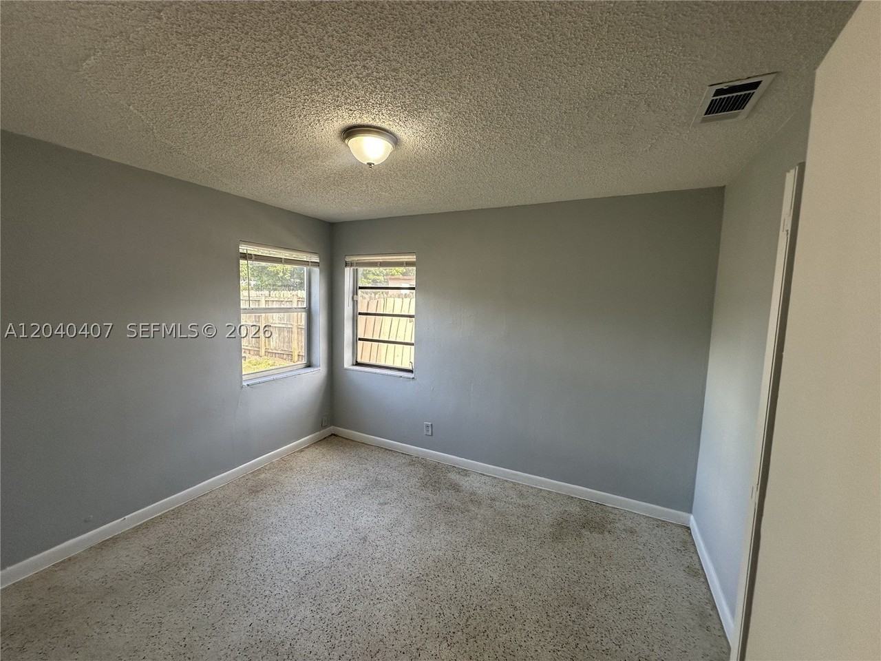 820 Nw 4th Ave - Photo 3 of 13