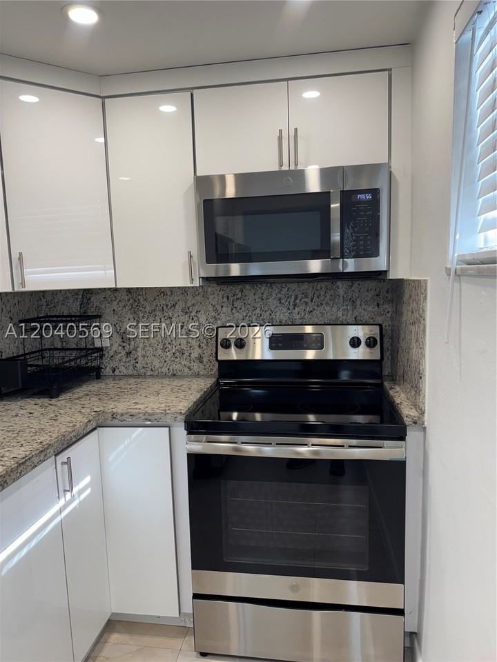 1025 Sw 6th Ave #2 - Photo 3 of 11
