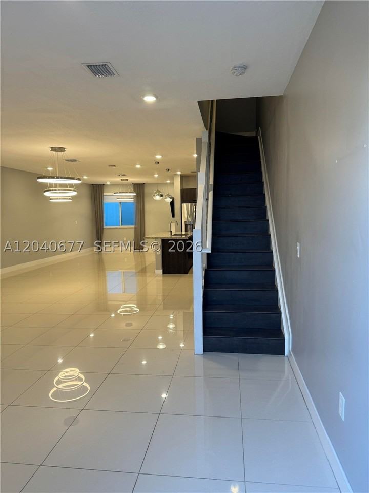 10421 Nw 66th St #10421 - Photo 3 of 33