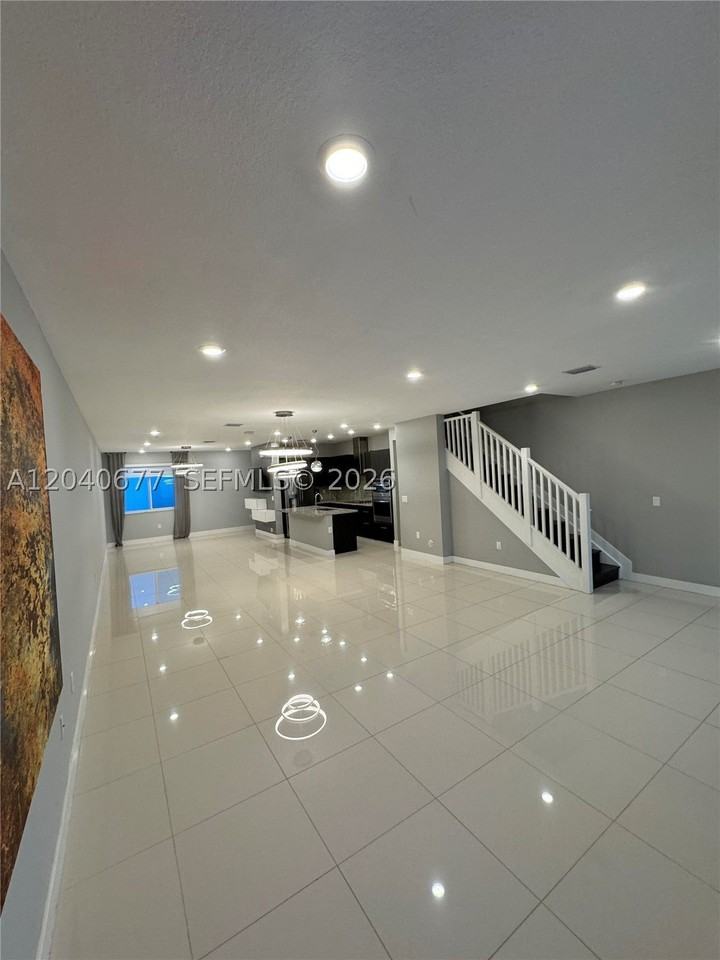 10421 Nw 66th St #10421 - Photo 4 of 33