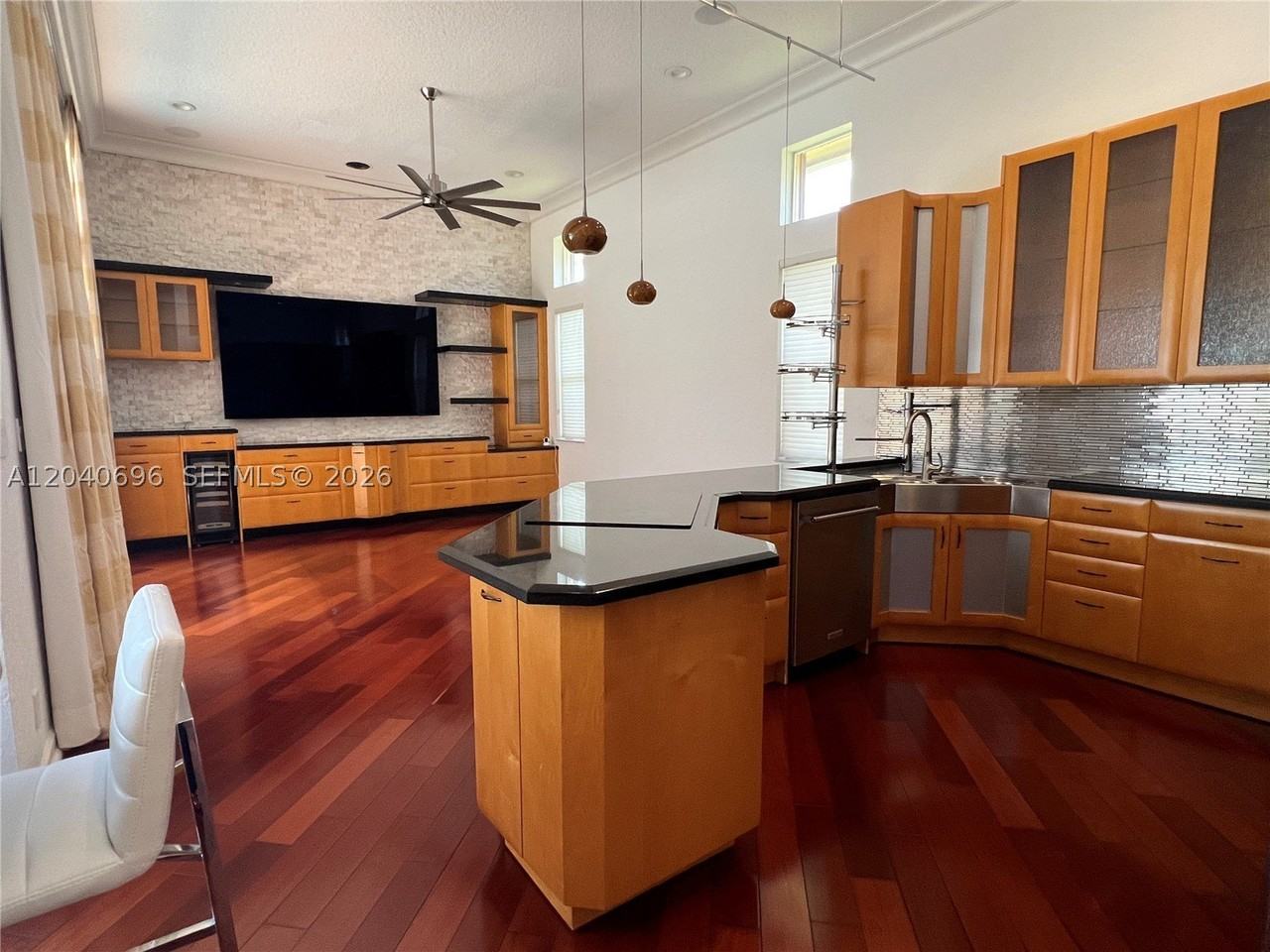 4324 Nw 65th Ter - Photo 5 of 50